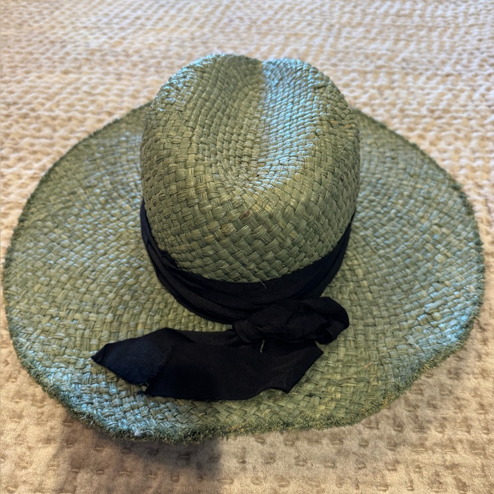 Green straw hat size medium with black ribbon - Picture 3 of 3